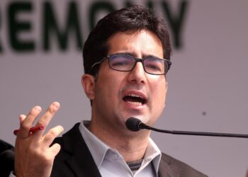 Desecration of National Emblem at Hazratbal Deeply Hurtful, Matter of National Pride: Shah Faesal