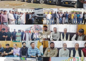 Govt Deploys Trucks to Ensure Smooth Apple Transport from Sopore Fruit Mandi