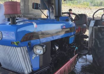 Two Tractors Seized for Illegal Mineral Transport in Kokernag: SDM Leads Surprise Inspection