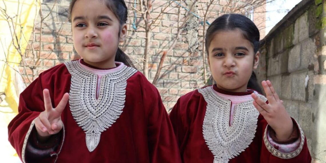 Twin Girls from Anantnag Appeal to PM Modi to Visit Kashmir, Support Flood Victims