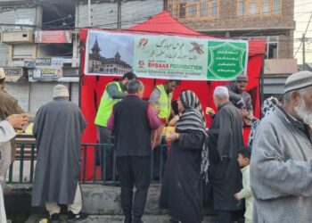 Annual Urs: Ehsaas Foundation Sets Up Free Tea Stall at Dastgeer Sahab Shrine at Khanyar