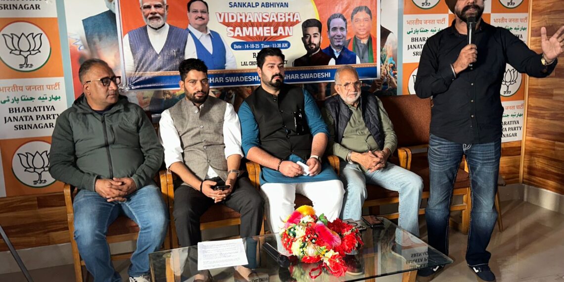 Kashmir Residents Embrace Swadeshi Spirit at Atmanirbhar Bharat Sammelan Led by DDC Member
