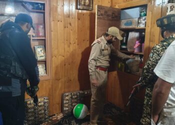 Srinagar Police Target Residences of Terror Suspects in Citywide Raids