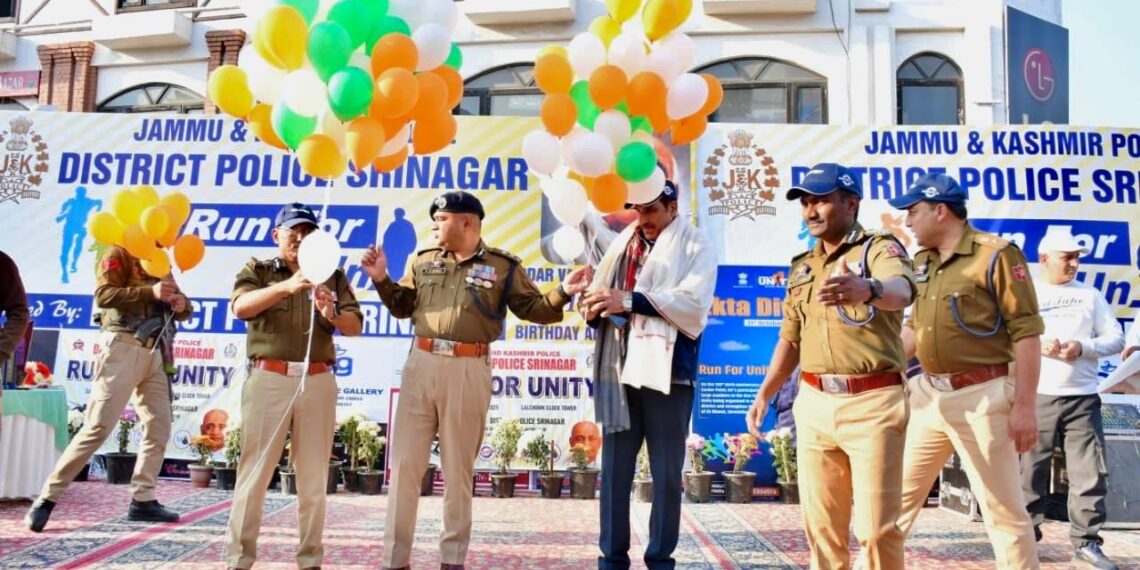 Srinagar Police Leads “Run for Unity” at Ghanta Ghar to Celebrate Rashtriya Ekta Diwas