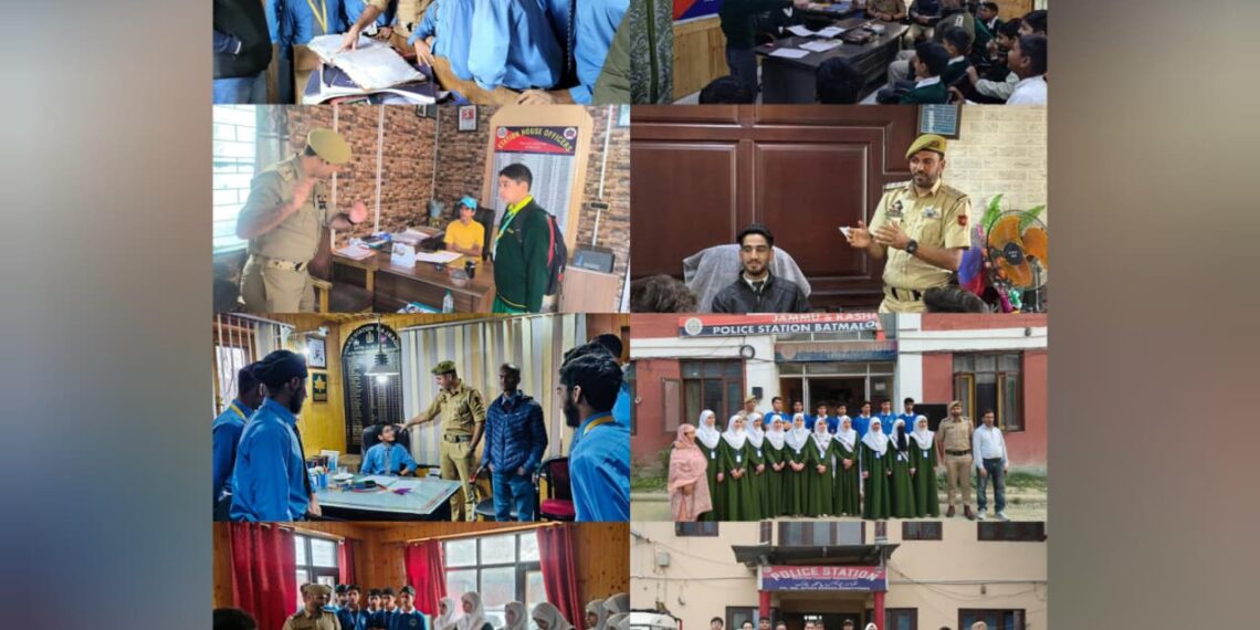 Srinagar Police Engages With Youth By Organizing Educational Visit Of School and College Students to Police Stations