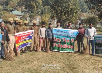 WMDA, Ganderbal Police Join Hands to Keep Manasbal Lake Pristine
