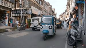 E-Rickshaws Banned on MA Road, Residency Road; Public Terms RTO Kashmir’s Move ‘Unjust, Inconvenient’