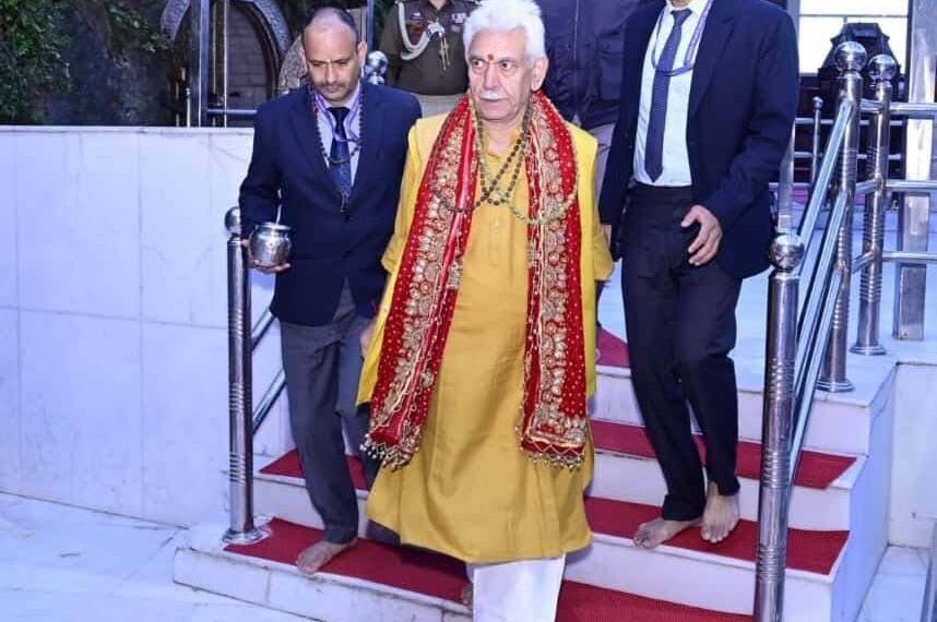 LG Sinha Offers Prayers at Vaishno Devi, Seeks Peace & Prosperity for J&K