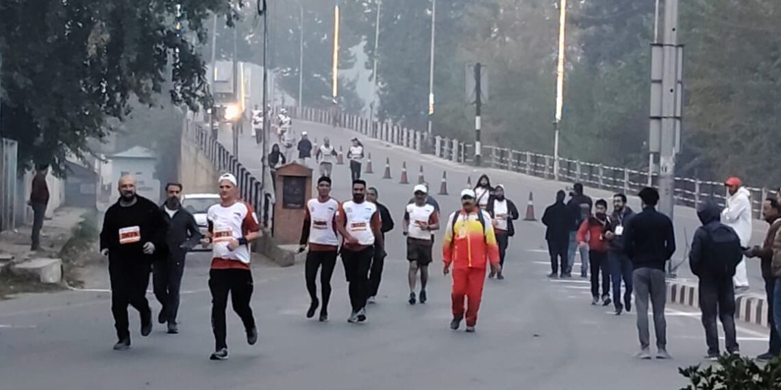 Kashmir Marathon 2.0: CM Omar Abdullah, Actor Sunil Shetty Lead Run for Peace and Unity