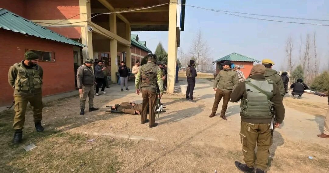 Anantnag Police Lead Multi-Agency Emergency Response Drill at Bijbehara Station
