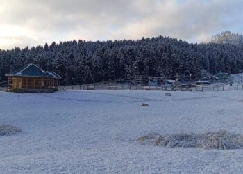 Budgam Welcomes Winter with First Snowfall of the Season