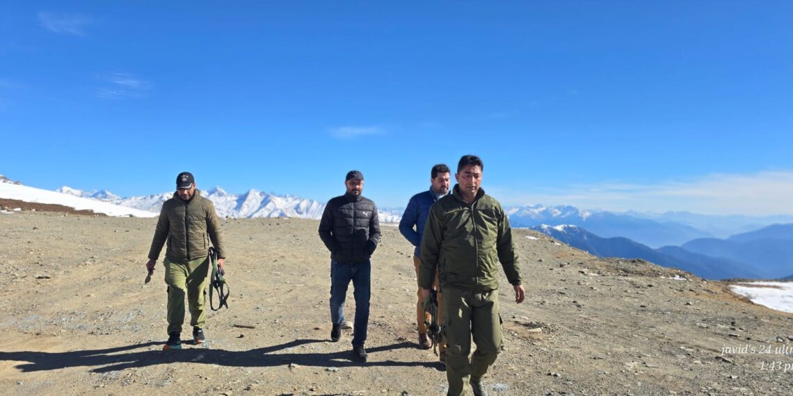 SDM Kokernag Reviews Snow Clearance, NH-244 Open for Limited Traffic