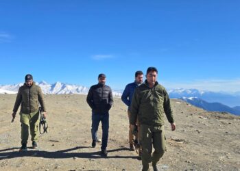 SDM Kokernag Reviews Snow Clearance, NH-244 Open for Limited Traffic