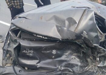 SDM Kokernag Reviews Snow Clearance, NH-244 Open for Limited Traffic