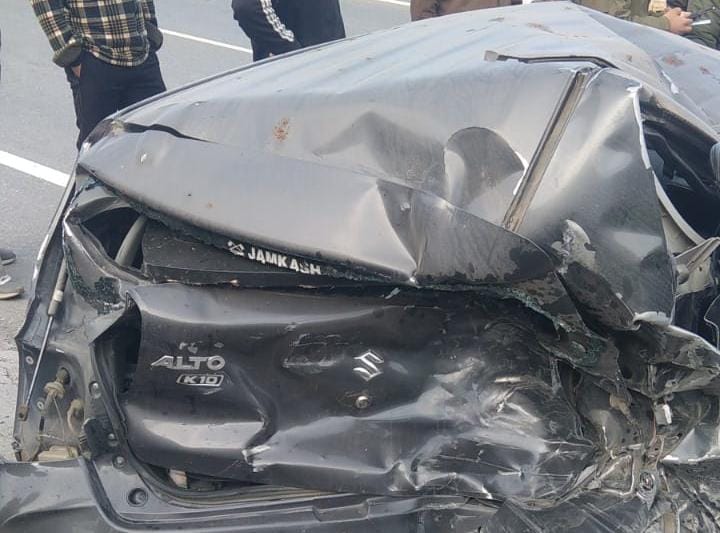 SDM Kokernag Reviews Snow Clearance, NH-244 Open for Limited Traffic