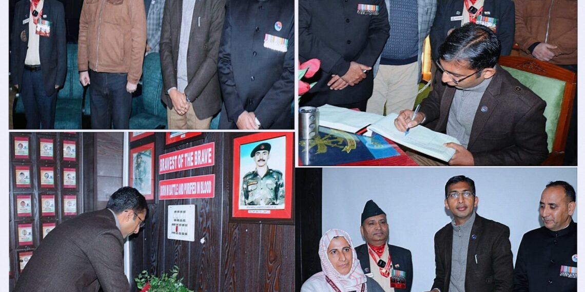 Div Com Kashmir Pays Tributes to Armed Forces on Flag Day