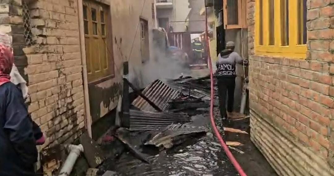 Fire Damages Four Residential Houses in Old Barzulla, Srinagar