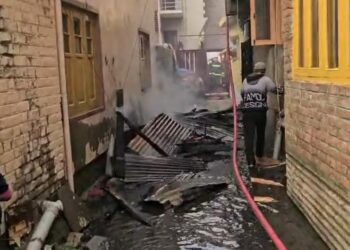 Fire Damages Four Residential Houses in Old Barzulla, Srinagar