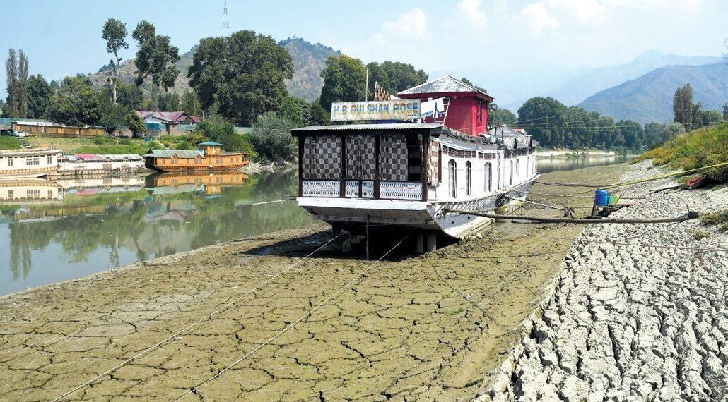 Dry Spell Shrinks J&K’s Water Bodies After 86% Rainfall Deficit