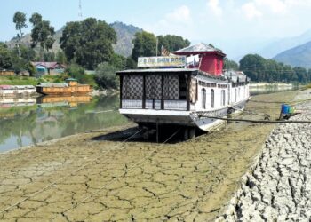 Dry Spell Shrinks J&K’s Water Bodies After 86% Rainfall Deficit