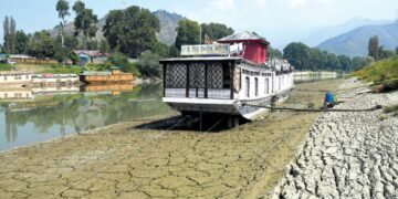 Dry Spell Shrinks J&K’s Water Bodies After 86% Rainfall Deficit