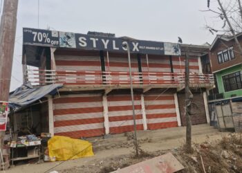 Multi-Storey Shopping Complex Sealed by District Administration in Shadipora, Bandipora