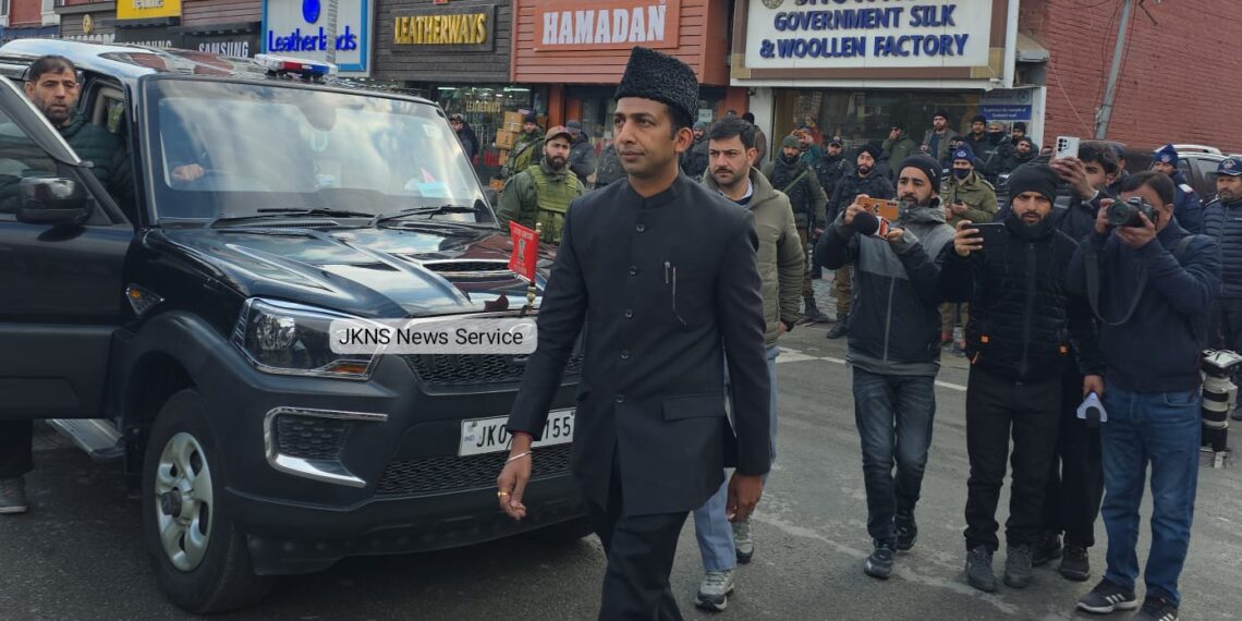 Power, Roads to Be Fully Restored by Evening as Weather Improves: Div Com Kashmir