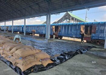All-Weather Rail Link Delivers Lifeline to Kashmir, First Full Foodgrain Rake Reaches Anantnag