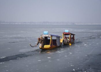 Severe Cold Persists Across J&K, Ladakh, Shopian Shivers at -8.2°C, Pulwama, at -8°C, Srinagar at -5.7°C