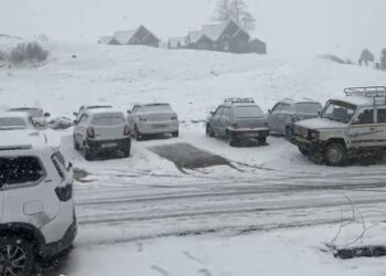 Sub-Zero Temperatures Grip Kashmir, Gulmarg records Season Lowest at -8.8°C, Srinagar shivers at -3.6°C