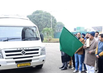LG Sinha Flags Off South Kashmir Youth Delegation for 10-Day National Exposure Tour