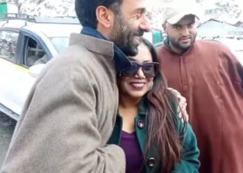 Pahalgam Cab Driver Wins Praise for Returning Lost Bag to Tourist