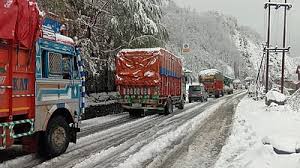 Fresh Snowfall Forces Closure of Jammu-Srinagar Highway; Multiple Mountain Roads Shut