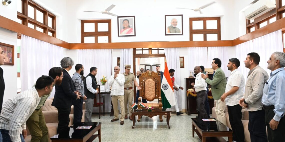 Kerala Governor Highlights Cultural Bond as Kashmir Media Delegation Visits PIB