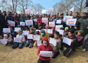 Thousands of Daily Wagers Stage Sit-In at Sher-e-Kashmir Park, Seek Clarity on Regularisation Policy
