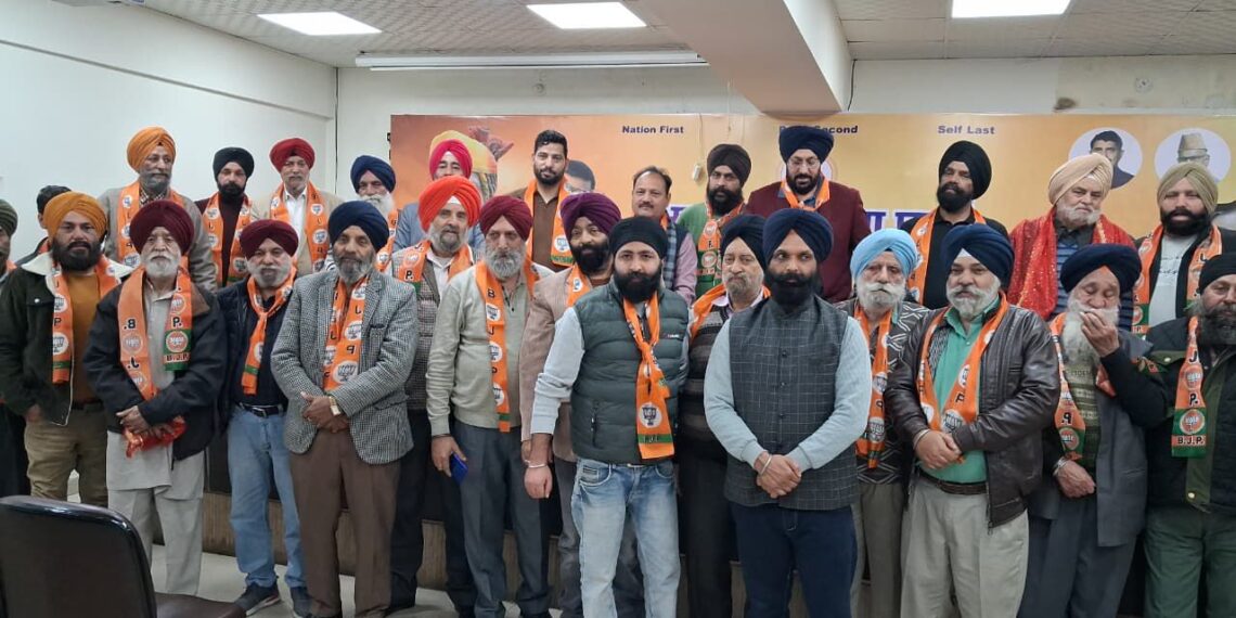 Er. Aijaz Hussain Participates in Minority Morcha District Team Meeting at BJP Jammu South