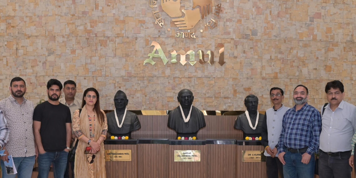 PIB Jammu Media Delegation Visits IOCL Refinery and Amul Dairy in Gujarat