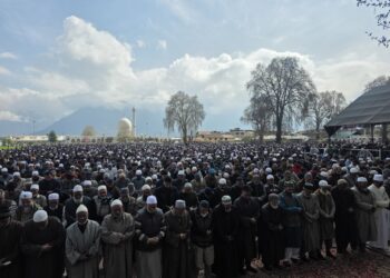 Eid-ul-Fitr Observed Across J&K; Hazratbal Sees Largest Congregation of Devotees