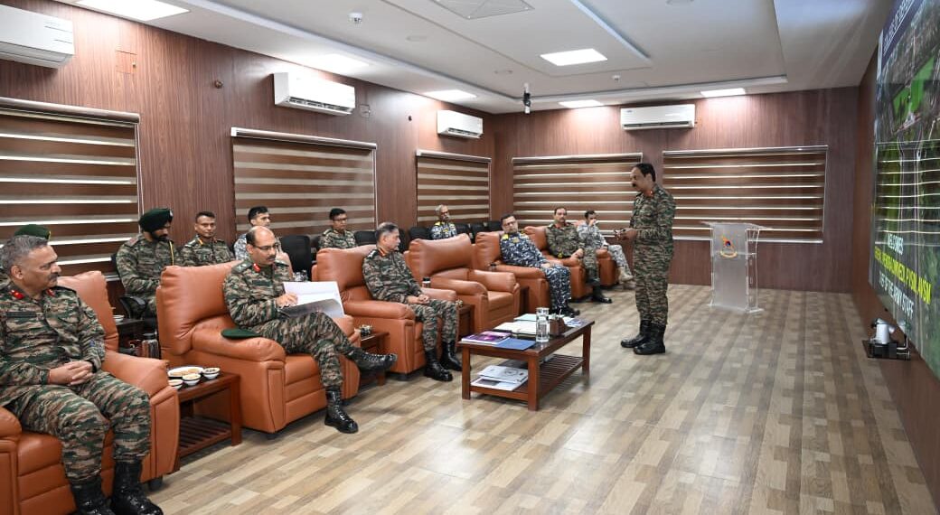 General Upendra Dwivedi, Chief of the Army Staff Visits College of Defence Management, Simulator Development Division