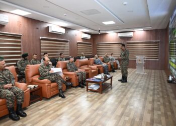 General Upendra Dwivedi, Chief of the Army Staff Visits College of Defence Management, Simulator Development Division