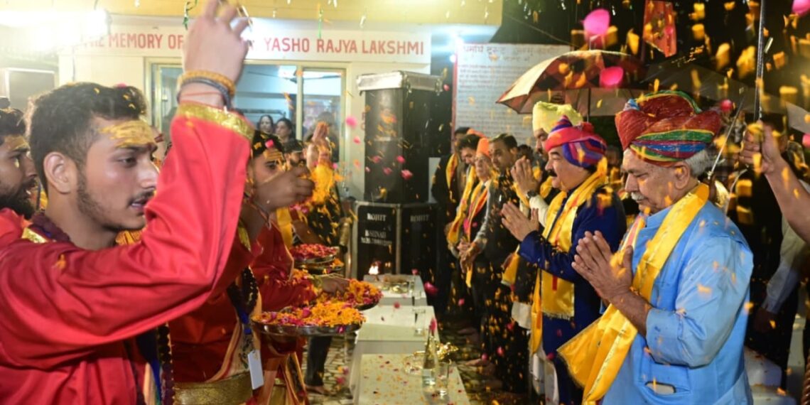 Evening Aarti Can Awaken Society, Reconnect Youth with Spiritual Roots: LG Sinha