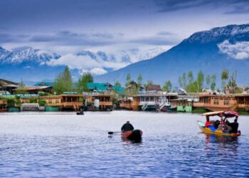 Kashmir: Where Natural Beauty Meets the Rise of Border Tourism