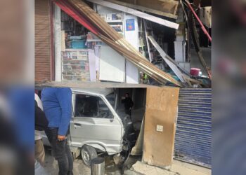 Driver Dead, Couple Injured as School Van Crashes into Shop at Lal Chowk; Students Safe