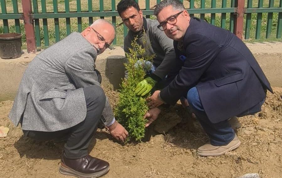 Green Campuses, Healthier Kashmir: PARAS Health, Kashmir Concern Lead Valley-Wide Climate Push