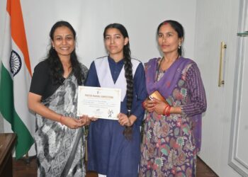 Director Information Honours Winners of Anti-Drug Creative Contest in Jammu