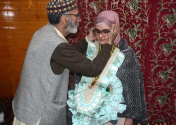 Visually Impaired Srinagar Girl Scores 95% in Class 10 CBSE, Sets Example of Determination