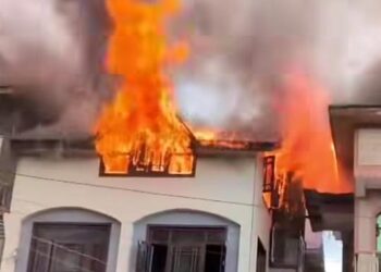 Two Firemen Injured, Four Houses Gutted in Bemina Blaze