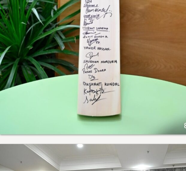 Kashmir Willow Bat Gifted to Piyush Goyal by J&K Ranji Trophy Winners