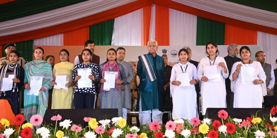 “Border Villages Are Nation’s First Line of Defence, Must Get Top Priority”: LG Sinha in Makwal