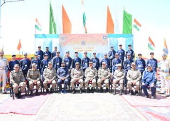 43 Bn CRPF flags off Bharat Darshan study tour for 20 Kashmiri youth of Budgam